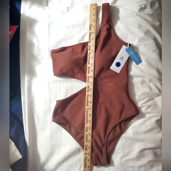 : Cupshe Swimwear Cutout One Shoulder Size XS cut out 1 piece swimsuit - Picture 6 of 13